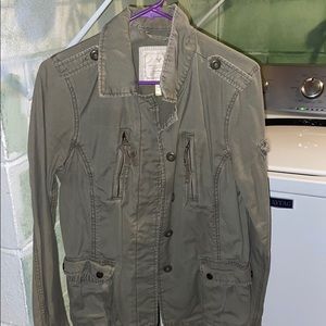 Army green Jacket!!